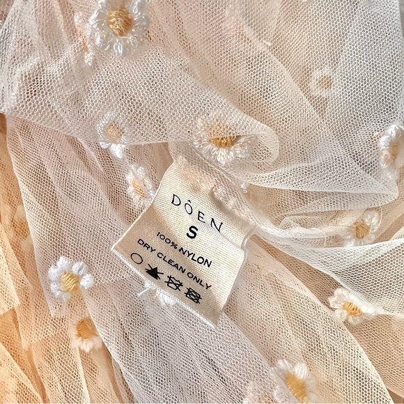 ✨Last Chance💋🌸🌼DÔEN ‘Orelia’ Daisy Embroidered Tiered Tulle Dress S✨ - Picture 13 of 15
